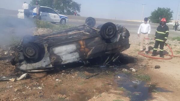 آتش‌ گرفتن پراید بر اثر برخورد با درخت در محور فیروزه نیشابور