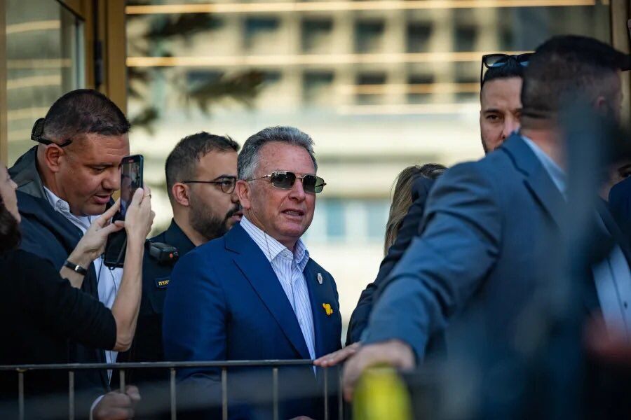 رئیس هیات مذاکره کننده آمریکا عازم عمان شد