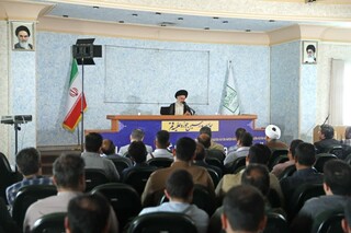 آیت الله حسینی بوشهری بیان کرد: امام خمینی(ره) حل مشکلات جامعه را در گرو تقویت دینداری می‌دانست
