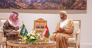 وزیرخارجه سعودی به عمان رفت