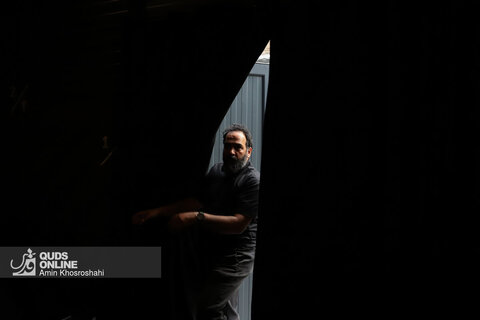 نمایش " سندروم پای بی‌ قرار " - تماشاخانه کربن