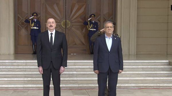 استقبال رسمی علی اف از پزشکیان در باکو