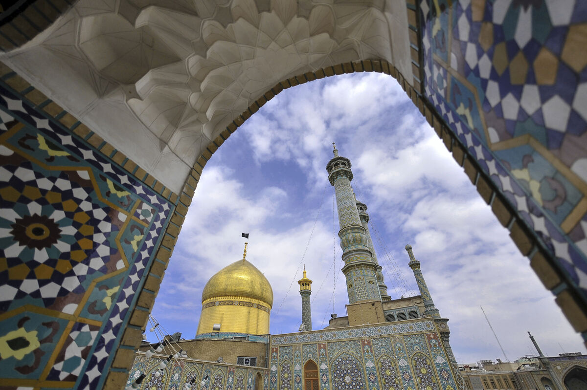 حضرت معصومه(س)، معمار هویت دختران ایران