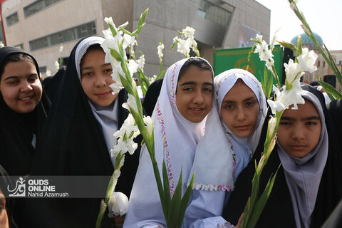 گلباران حرم مطهر رضوی در سالروز ولادت حضرت معصومه (س)