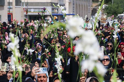 گلباران حرم مطهر رضوی در سالروز ولادت حضرت معصومه (س)