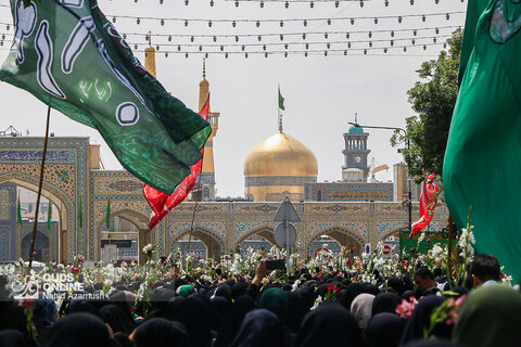 گلباران حرم مطهر رضوی در سالروز ولادت حضرت معصومه (س)