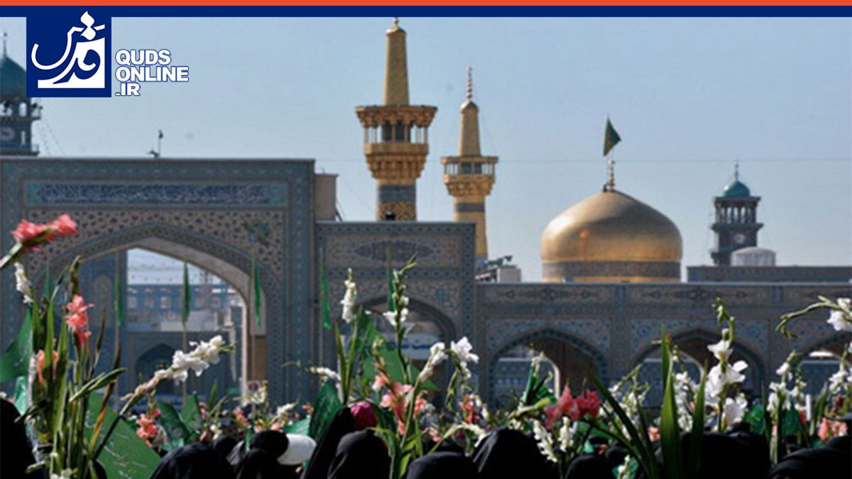 بانوان مشهدی حرم امام مهربانی‌ها را گلباران کردند