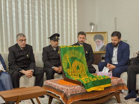 حضور کاروان «زیر سایه خورشید» در بیت شهید مدافع امنیت، سرباز گمنام امام زمان (عج) محمد ایاره