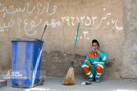 یکی از هزاران کارگر