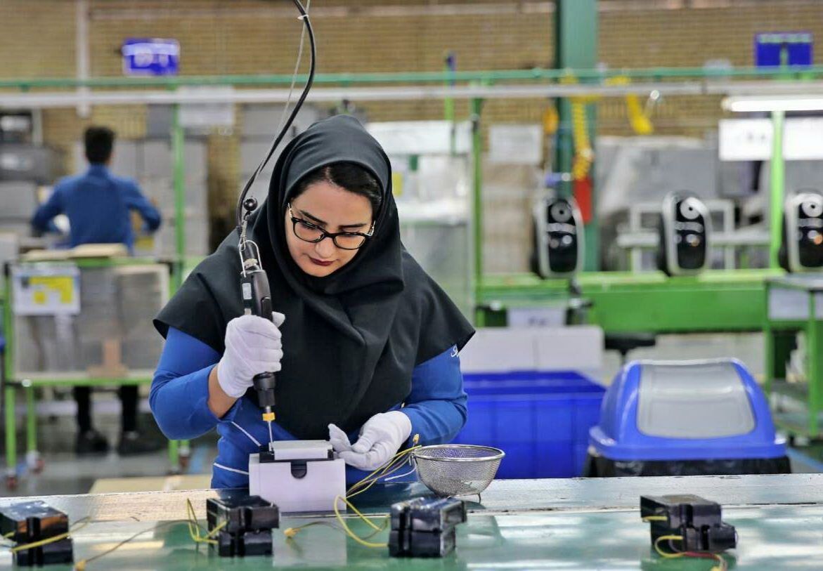 دولت مشکلات زنان کارگر را پیگیری می کند
