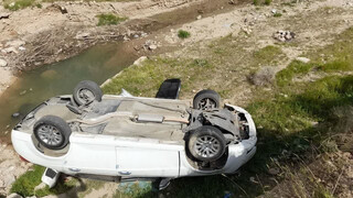 نجات معجزه آسای سرنشینان خودرو واژگون شده در اخلمد چناران