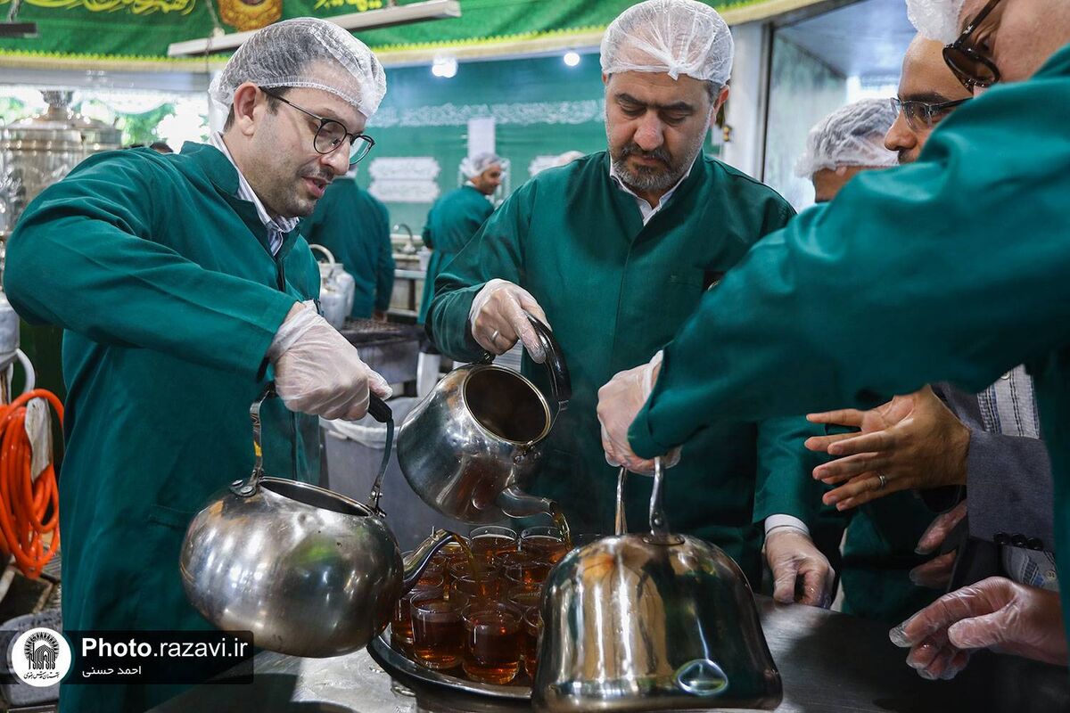 خدمت در چایخانه حرم امام رضا(ع) افتخار بزرگی است