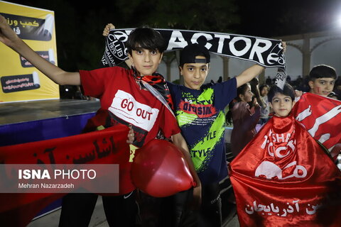 جشن خیابانی تبریزی‌ها پس از قهرمانی تراکتور در لیگ برتر فوتبال