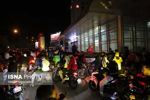 جشن خیابانی تبریزی‌ها پس از قهرمانی تراکتور در لیگ برتر فوتبال