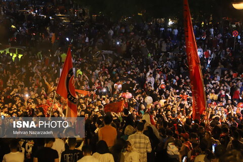 جشن خیابانی تبریزی‌ها پس از قهرمانی تراکتور در لیگ برتر فوتبال