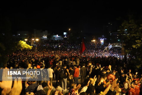 جشن خیابانی تبریزی‌ها پس از قهرمانی تراکتور در لیگ برتر فوتبال