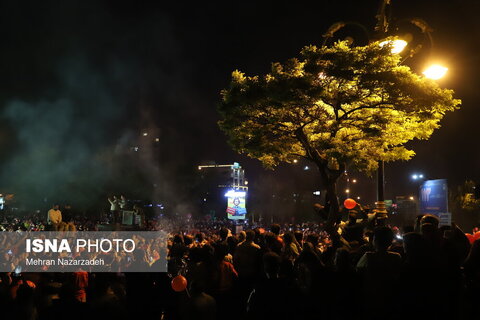 جشن خیابانی تبریزی‌ها پس از قهرمانی تراکتور در لیگ برتر فوتبال