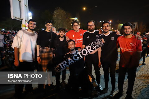 جشن خیابانی تبریزی‌ها پس از قهرمانی تراکتور در لیگ برتر فوتبال