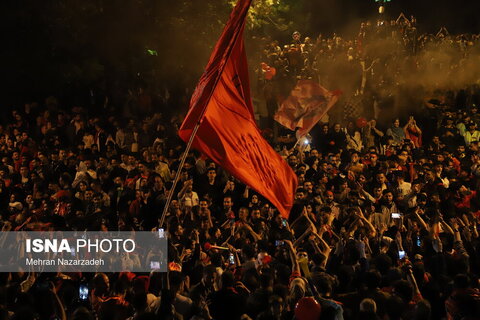 جشن خیابانی تبریزی‌ها پس از قهرمانی تراکتور در لیگ برتر فوتبال