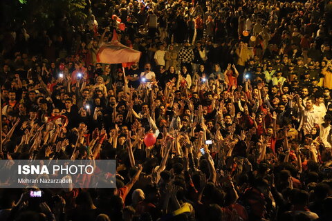 جشن خیابانی تبریزی‌ها پس از قهرمانی تراکتور در لیگ برتر فوتبال