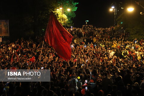 جشن خیابانی تبریزی‌ها پس از قهرمانی تراکتور در لیگ برتر فوتبال