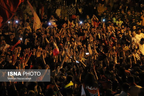 جشن خیابانی تبریزی‌ها پس از قهرمانی تراکتور در لیگ برتر فوتبال