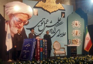 نمایشگاه کتاب ویژه دهه کرامت در کتابخانه حرم رضوی دایر شد