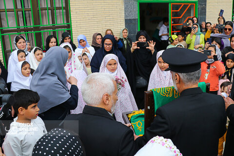 کاروان زیر سایه خورشید