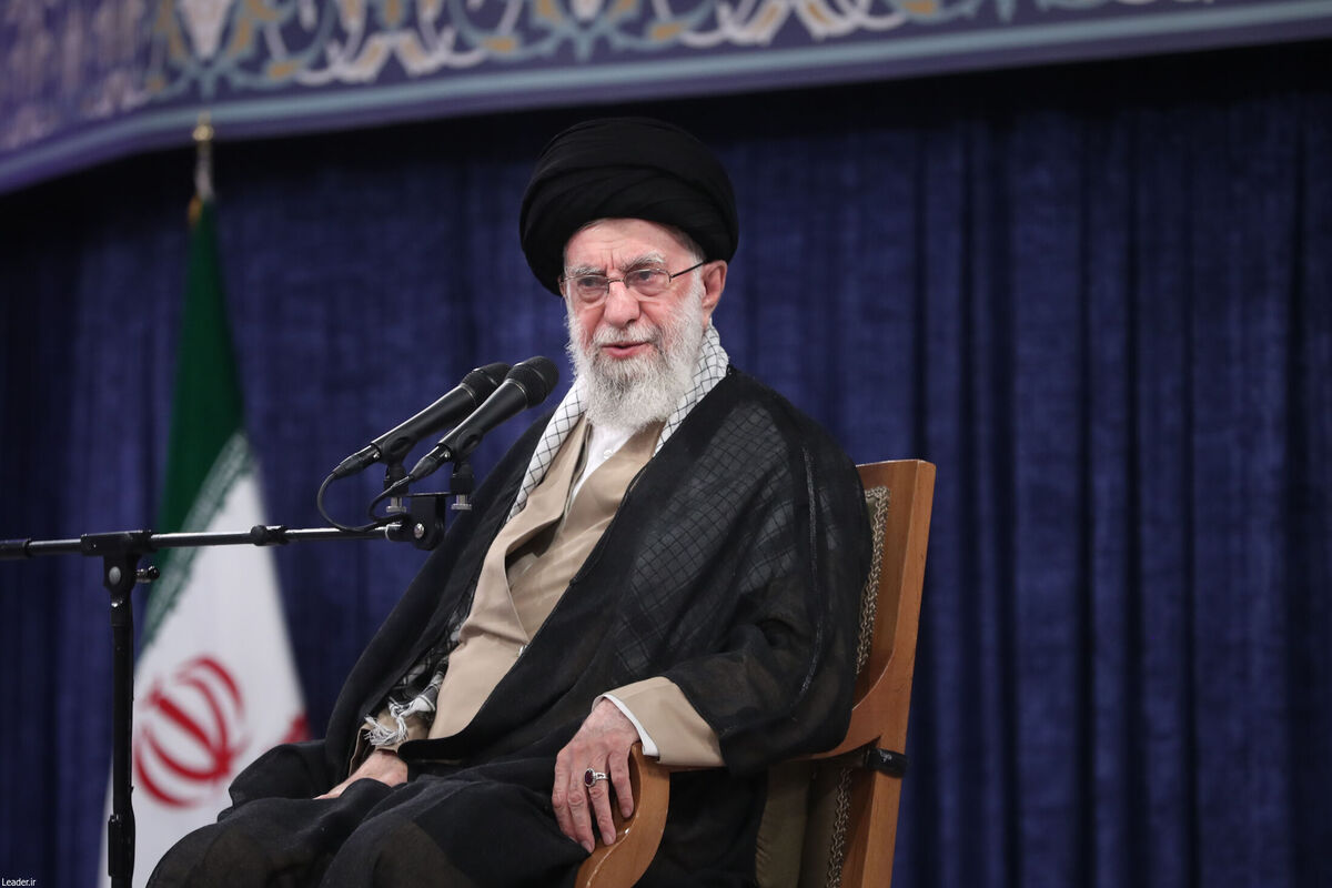 رهبر معظم انقلاب: مهمترین وظیفه حوزه، زمینهسازی برای تمدن نوین اسلامی است