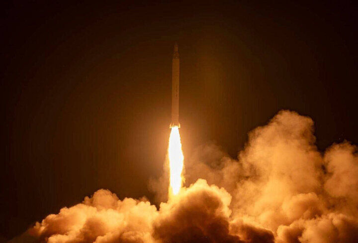 رونمایی از موشک بالستیک «قاسم بصیر»؛ جدیدترین دستاورد دفاعی ایران