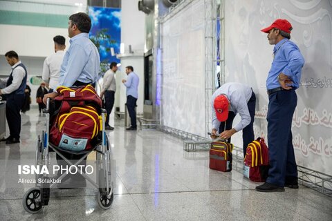 بدرقه نخستین گروه از زائران حج ۱۴۰۴