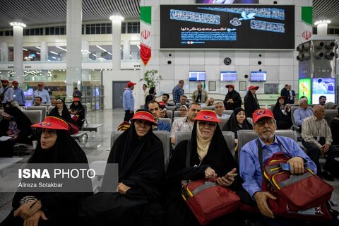 بدرقه نخستین گروه از زائران حج ۱۴۰۴