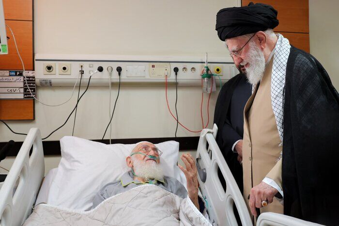 عیادت رهبر معظم انقلاب از آیتالله نوری همدانی عیادت رهبر معظم انقلاب از آیتالله نوری همدانی