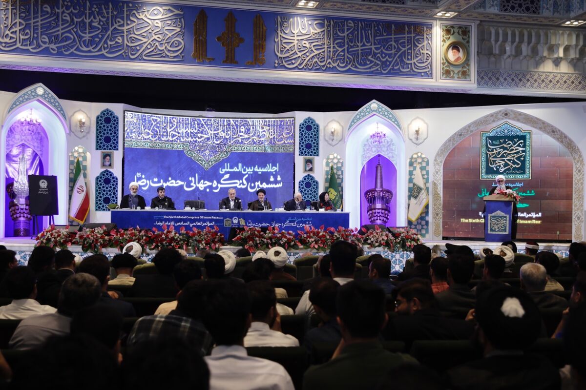 بازگشت به مکتب اهل‌بیت(ع)، راه نجات انسان معاصر است