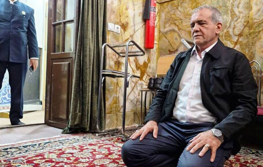 رییس‌جمهور به زیارت حرم امام رضا(ع) مشرف شد