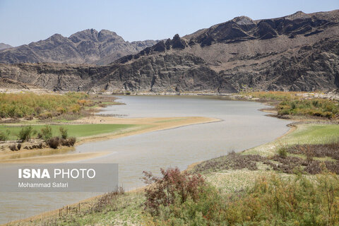 در حاشیه؛ عباس‌آباد، روستایی در سایهٔ توسعه