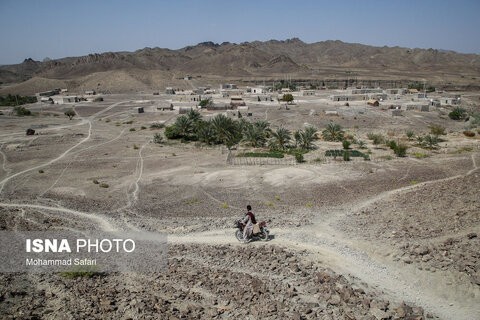 در حاشیه؛ عباس‌آباد، روستایی در سایهٔ توسعه