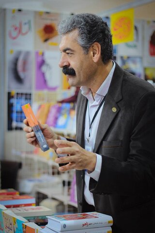 گفتوگو با یوسف علیخانی، نویسنده و ناشر/ به نمایشگاه کتاب بیایید تا به شما رازی بگویم!