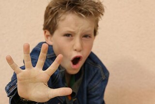 بی‌ادبی توسط کودکان؛ تقلید، جلب توجه یا زنگ خطر؟