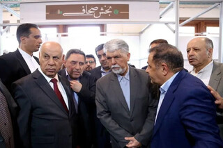 بازدید وزیر فرهنگ از بخش بین‌الملل نمایشگاه کتاب/هدیه یمنی‌ها به صالحی چه بود؟