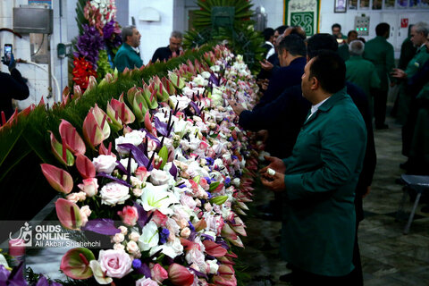 گل‌آرایی ضریح مطهر امام رضا (ع)