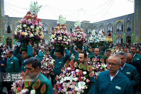 گل‌آرایی ضریح مطهر امام رضا (ع)