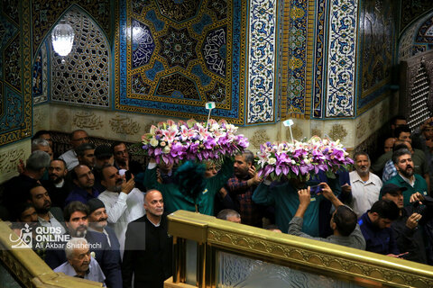 گل‌آرایی ضریح مطهر امام رضا (ع)