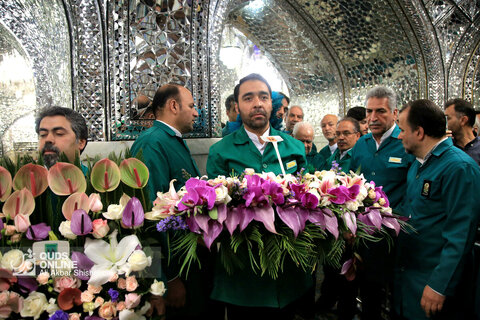 گل‌آرایی ضریح مطهر امام رضا (ع)