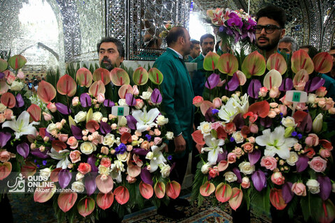 گل‌آرایی ضریح مطهر امام رضا (ع)