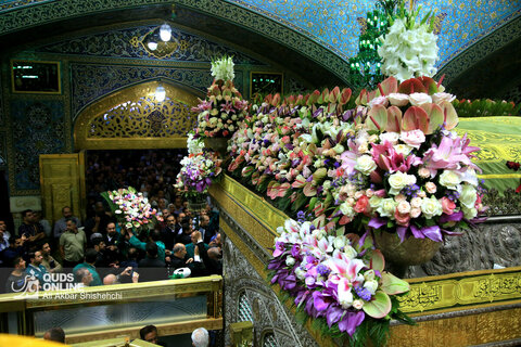 گل‌آرایی ضریح مطهر امام رضا (ع)