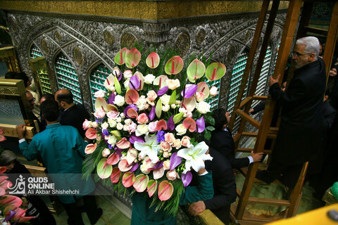 گل‌آرایی ضریح مطهر امام رضا (ع)