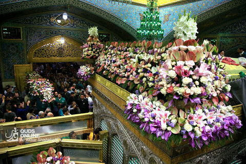 گل‌آرایی ضریح مطهر امام رضا (ع)