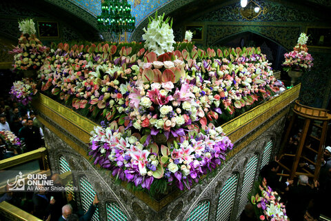 گل‌آرایی ضریح مطهر امام رضا (ع)