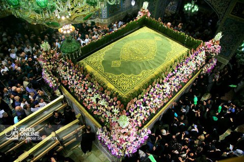 گل‌آرایی ضریح مطهر امام رضا (ع)